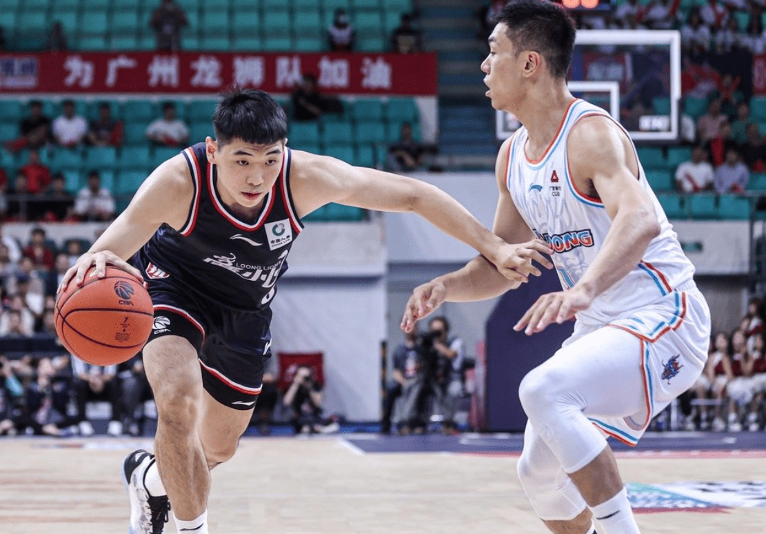 关键时刻广州队备战CBA常规赛；复出首秀细节曝光；赛场秩序良好；高层口径保持一致的简单介绍